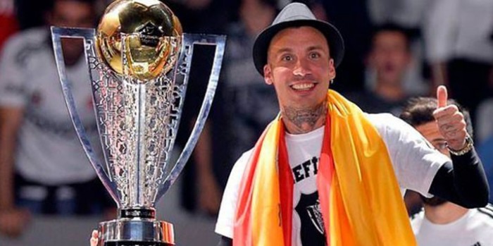 Alexis Delgado'ya İspanyol Kancası