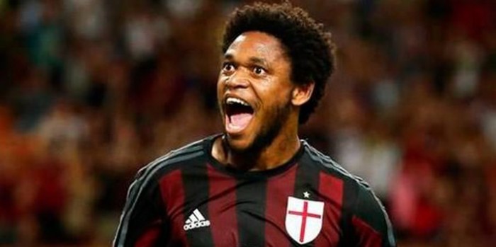 Beşiktaş'ta Adriano Bombası !