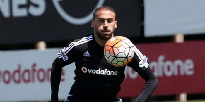 Cenk Tosun'a Derbide Özel Hediye