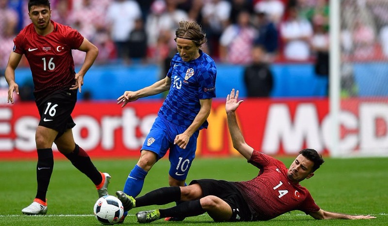 Oğuzhan Özyakup'un oyundan alınmasına büyük tepki!