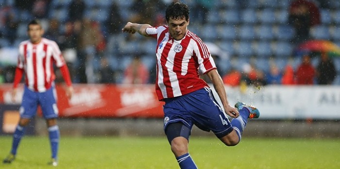 Gomez aldı başını gitti