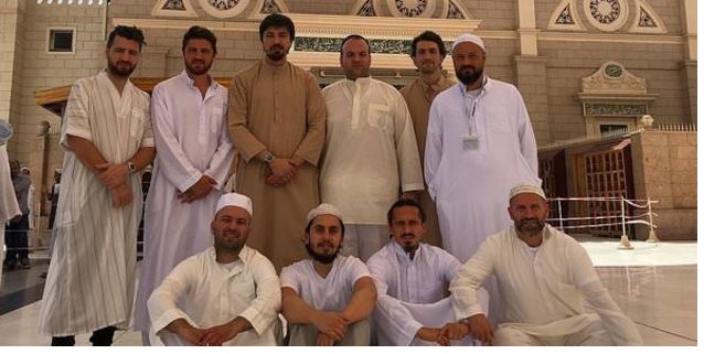 Tolga Zengin Umre'ye gitti.