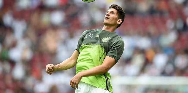 Gomez'in Menajerinden Etki Tepki