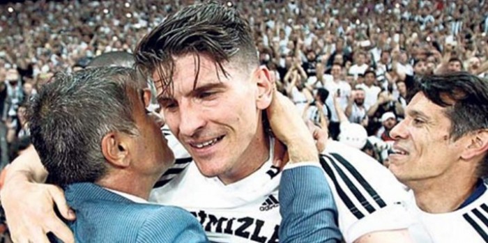 Gomez Giderse Yerine Birini Buluruz