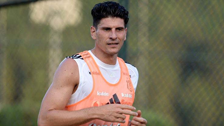 Eyvah! Mario Gomez Eşyalarını Satıyor