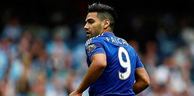 MArio Gomez Falcao'yu Kaçırıyor