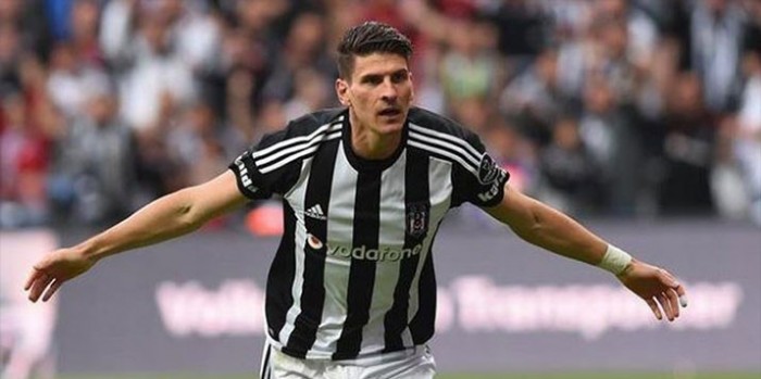 Gomez'in Kapısını Çalmayız