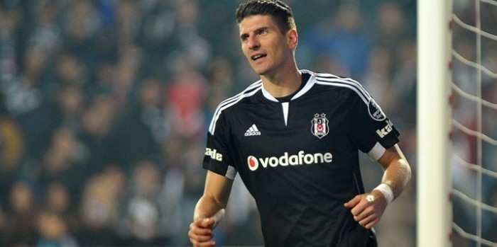 Barcelona ve Dortmund'un Gomez Savaşı