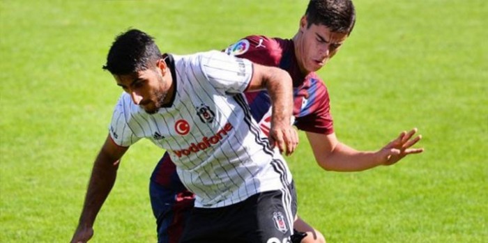 Aras Özbiliz Sahne Alıyor