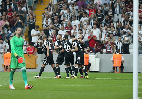 Beşiktaş bu sezon şampiyonluğunu erken kutlar