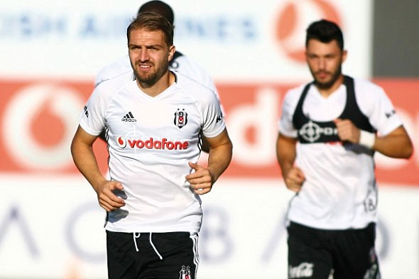 Caner Erkin şov başladı.