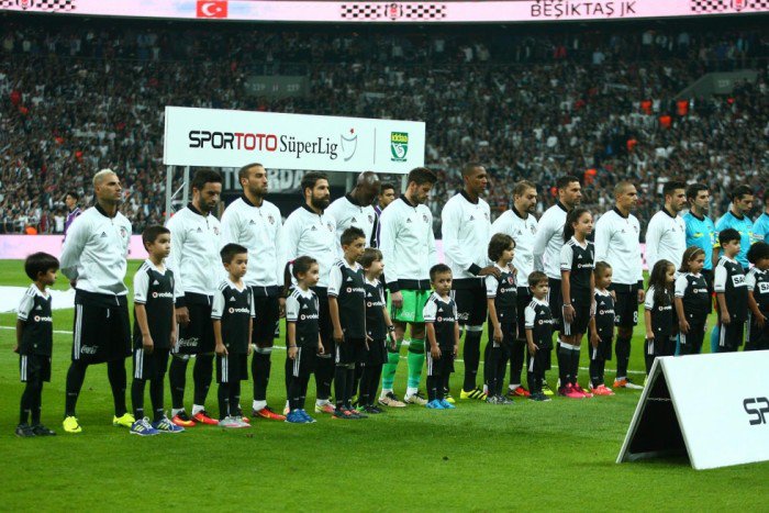 Galatasaraylı taraftarlar Vodafone Arena'yı tahrip etti!