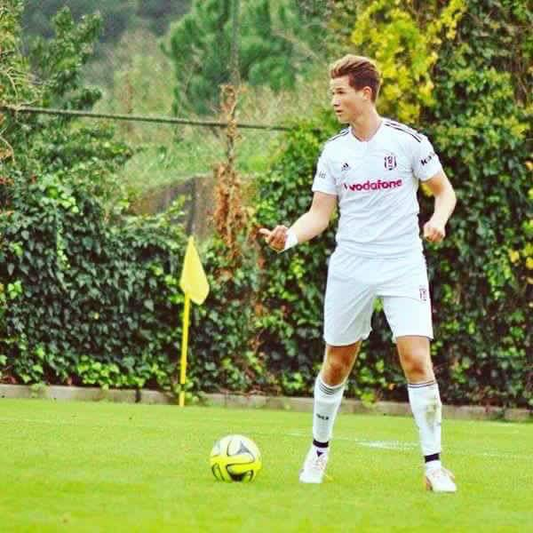 Beşiktaş'tan Twente'ye transfer oldu!