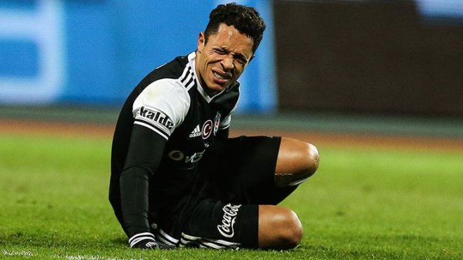Beşiktaş'ın yıldızı Adriano için şok iddia!