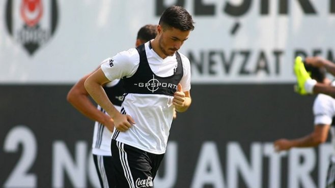 Beşiktaş'ta bir maça bile çıkmadan 7 transfer teklifi aldı...