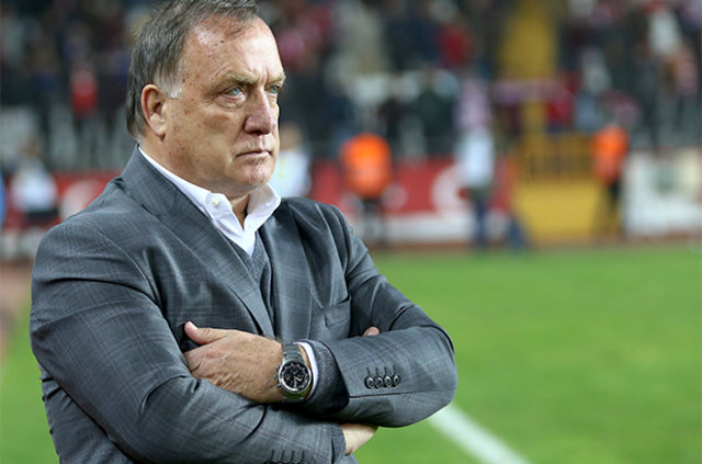 Beşiktaş Advocaat'ın ağzının payını verdi!