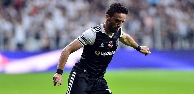 Beşiktaş'tan Fenerbahçe'ye çifte gönderme