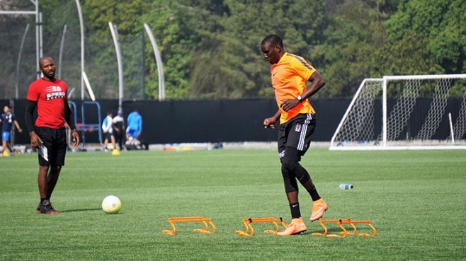 Demba Ba bir daha sakatlanmamak üzere geri dönecek