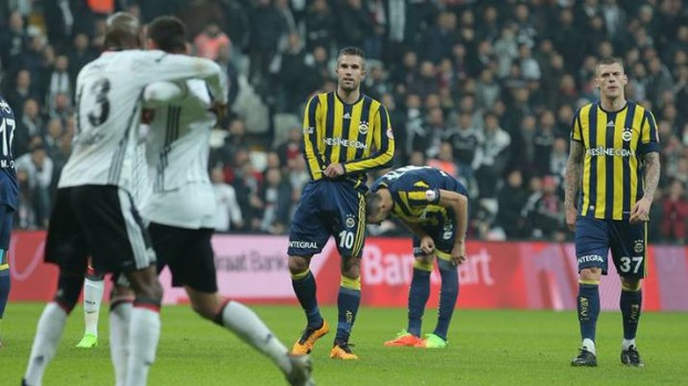 Van Persie 3 defa atılmalıydı