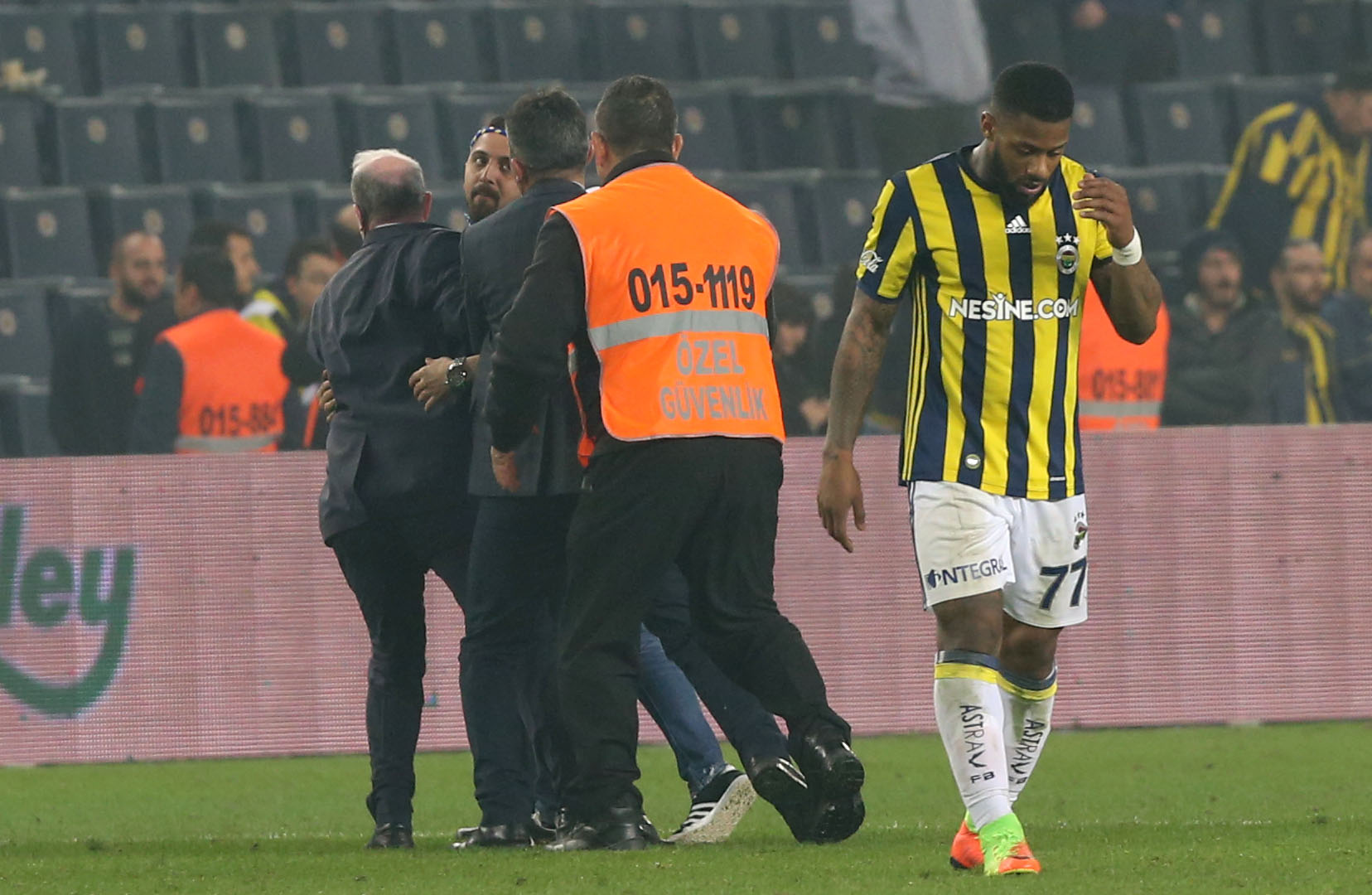 Jeremain Lens Sunderland'e haber yolladı!