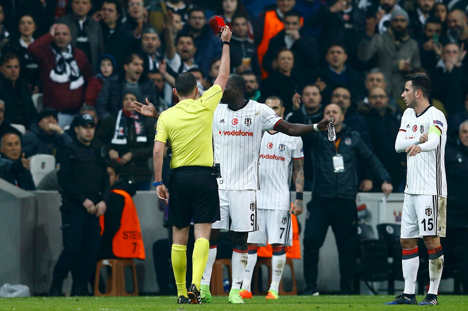 Aboubakar'a tarihi ceza!