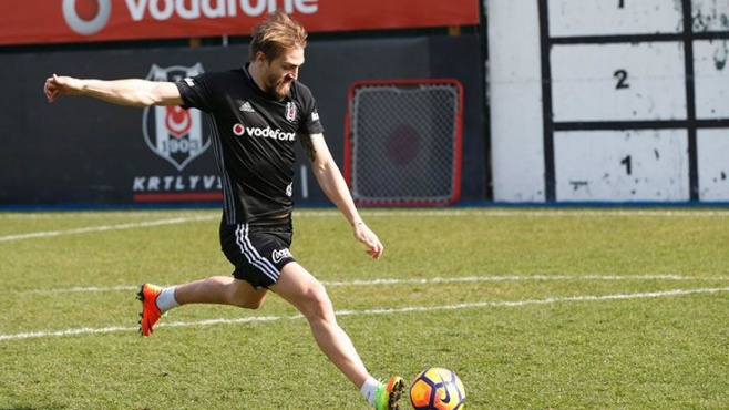 Caner Erkin gözünü Şenol Güneş'e dikti!