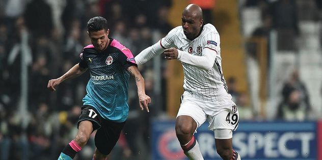 Ryan Babel’den Van Persie göndermesi!