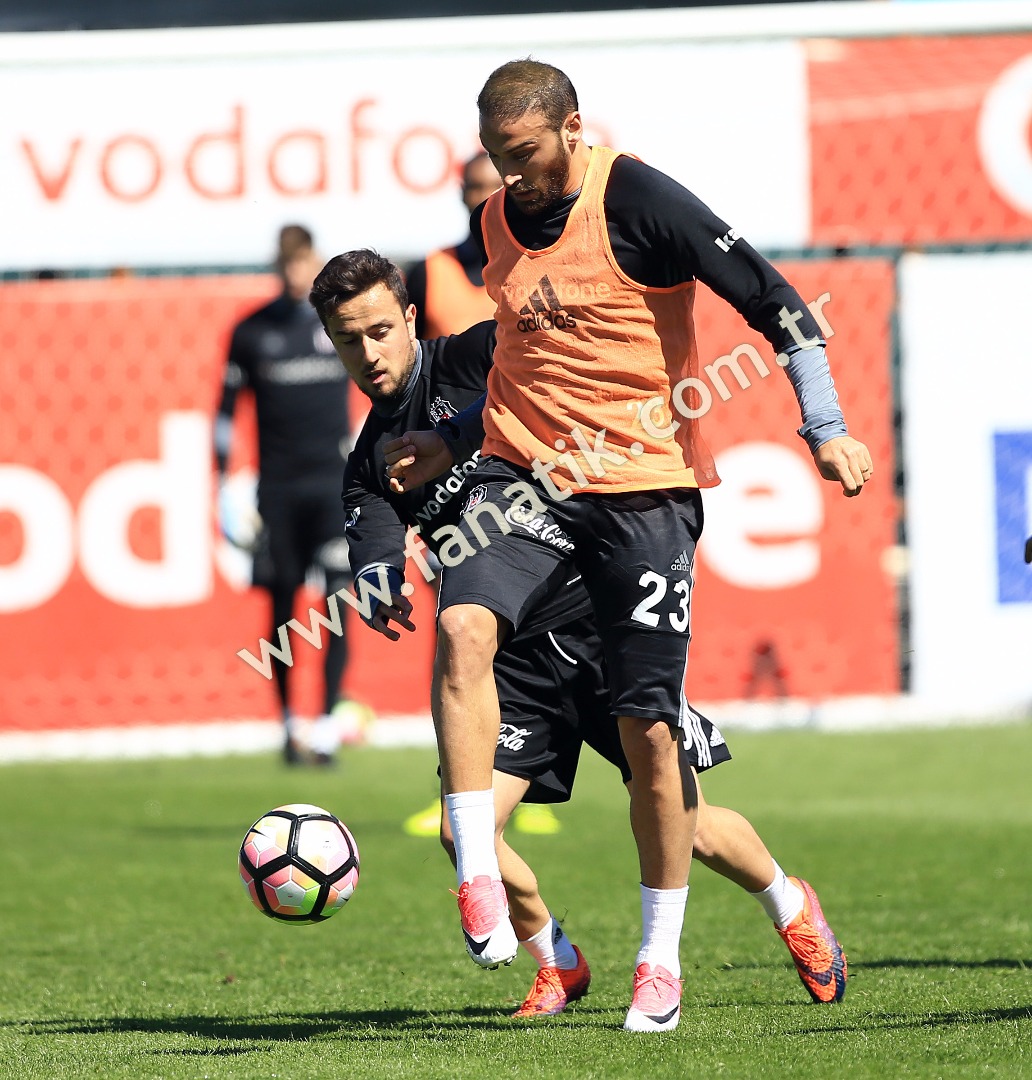 Tolga Zengin'i Cenk Tosun bitirdi!