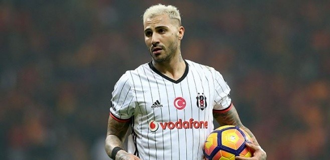 Quaresma Beşiktaş'tan ayrılık iddialarına tokat gibi cevap!