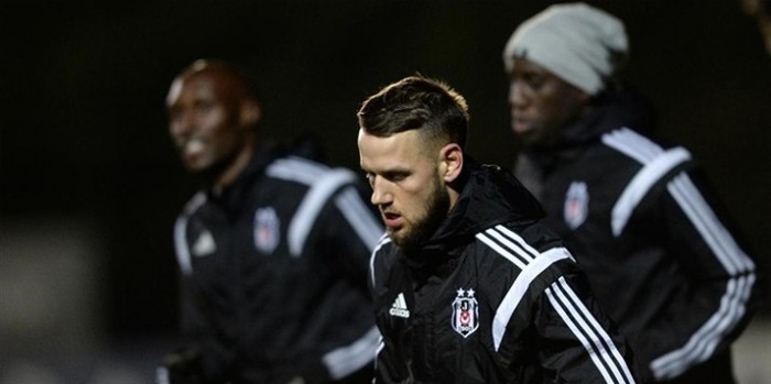 Beşiktaş'ın yıldız savunmacısı geri dönüyor!