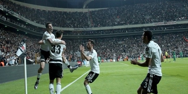 Beşiktaş'tan taraftarlarına büyük jest!
