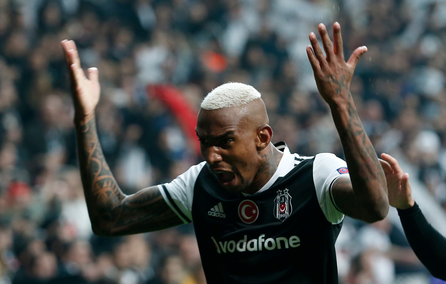 Beşiktaş'a Talisca'dan süper haber!