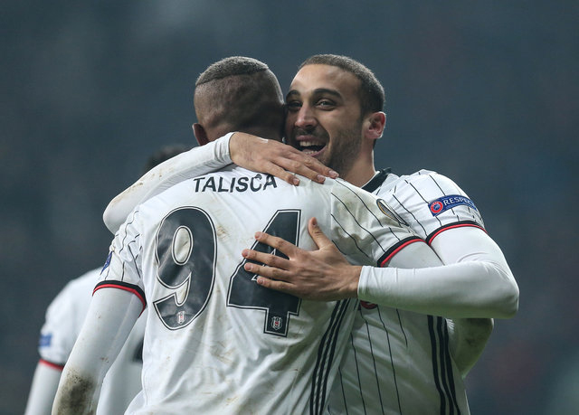 Beşiktaş'ta Cenk-Talisca-Quaresma zirvesi!