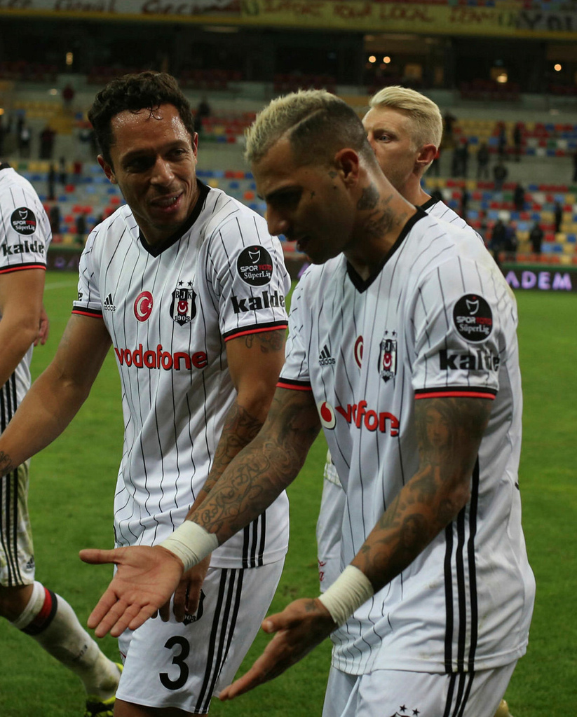 Beşiktaş'ın yıldızlarından 15 milyon euro geliyor!