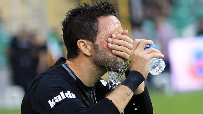 Gökhan Gönül'e Bursa'da büyük terbiyesizlik!