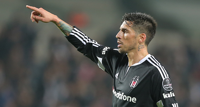Jose Sosa'dan ayrılık açıklaması!