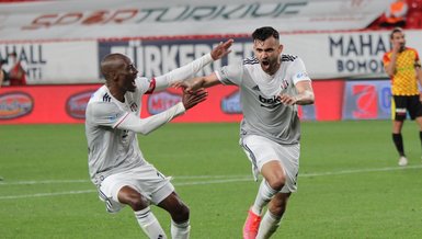 Ghezzal takımda kalacak mı? Göztepe Beşiktaş maçı sonrası açıkladı!