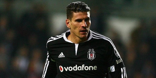 Gomez Sırayla Değil Parayla