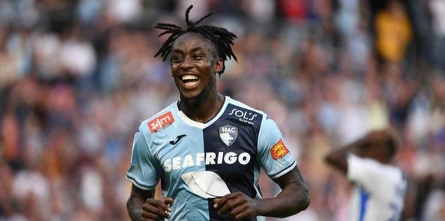 Kadewere sarı ışıkta