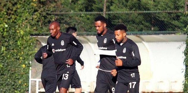 Kartal moral arıyor