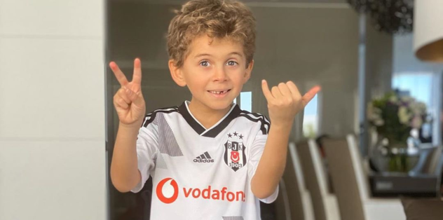 Küçük kral formayı giydi