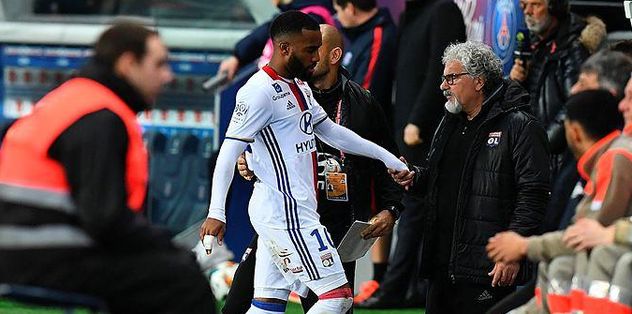 Lyon’un forveti Lacazette sakatlandı