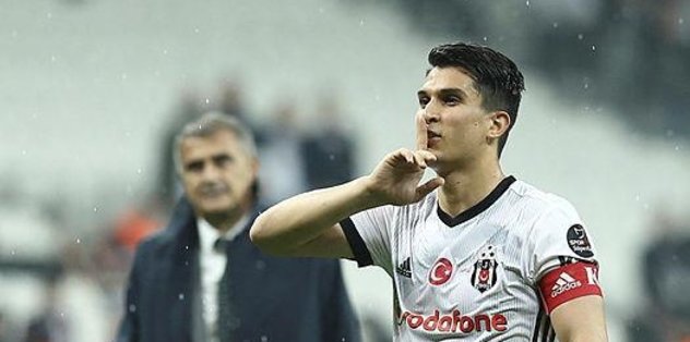 Necip Uysal 3 yıl daha Beşiktaş'ta! Büyük fedakarlık yaptı