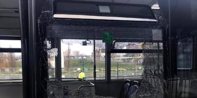 Otobüsün camını kıran Beşiktaş taraftarları gözaltına alındı