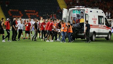 Son dakika spor haberi: Beşiktaş'ta N'Sakala ambulansla oyunu terk etti