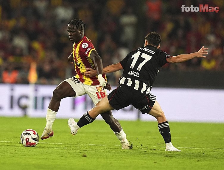 Beşiktaş'ta 4 genç futbolcuyla profesyonel sözleşme imzalandı