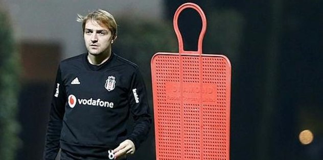 Üç yıldız salonda