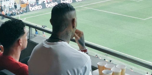 Yıldızlar tribünde