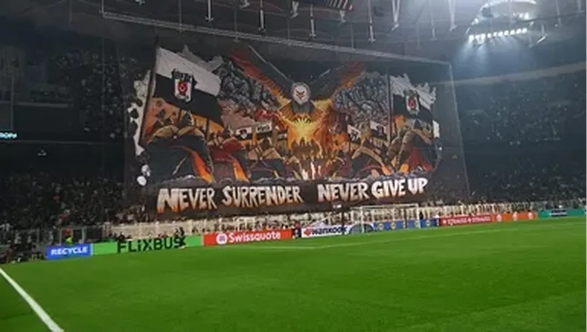 Beşiktaş Taraftarından Crystal Palace Maçında Unutulmaz Atmosfer