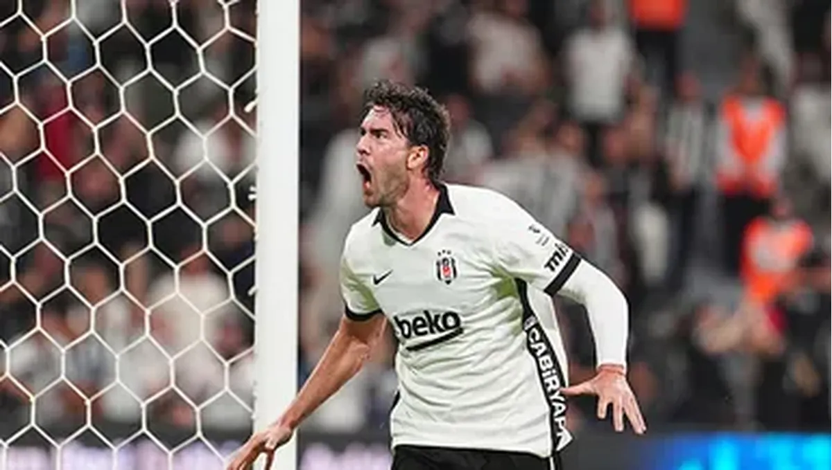 Dusan Vlahovic ve Mario Gomez Karşılaştırması: Beşiktaş'ta İlk 5 Maç Analizi Özet: Dusan Vlahovic, B